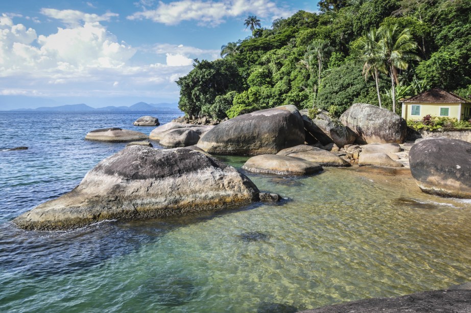 As águas claras são componente importante no cenário da ilha