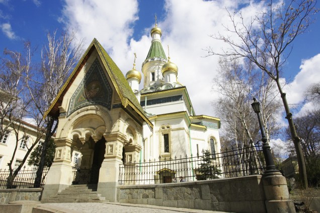 A Catedral Russa de São Nicolau, em Sófia, na Bulgária, tem arquitetura típica e uma rica decoração interna