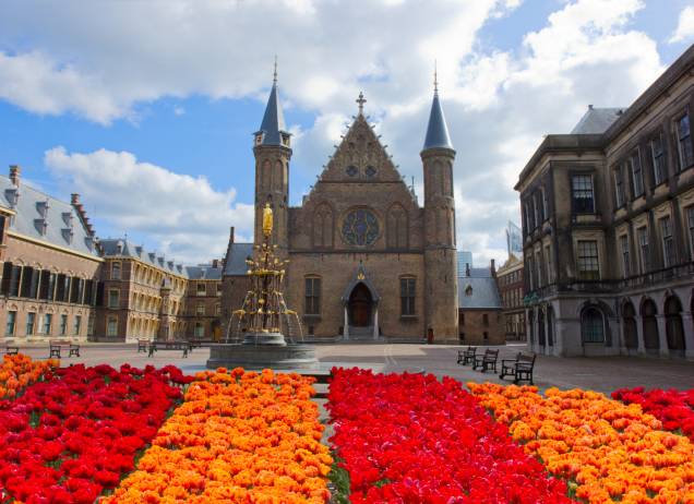 Construída no século 13 e marcada por uma bela arquitetura gótica, a Ridderzaal abriga eventos do Parlamento