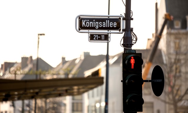 A Königsallee de Düsseldorf, na Alemanha, é ótima pra o turista que quer fazer compras