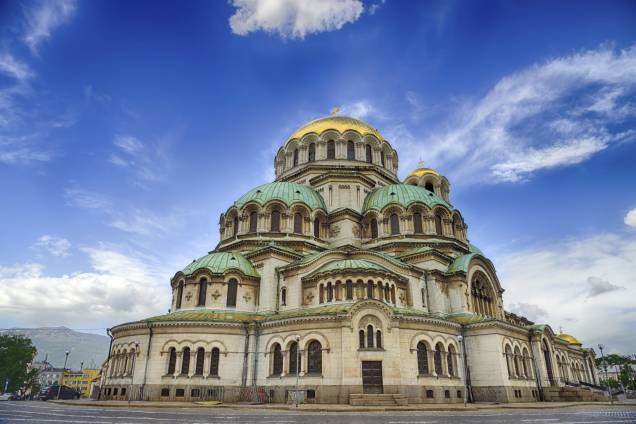 A Catedral de Alexandre Nevsky é uma das principais atrações de Sófia, na Bulgária. Costruída em estilo neobizantino, ela atrai turistas por sua riqueza de detalhes A Catedral de Alexandre Nevsky é uma das principais atrações de Sófia, na Bulgária. Costruída em estilo neobizantino, ela atrai turistas por sua riqueza de detalhes