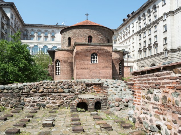 As ruínas históricas da Igreja de São Jorge, construída pelos romanos por volta do século 4, é uma das grandes relíquias da cidade de Sófia, na Bulgária