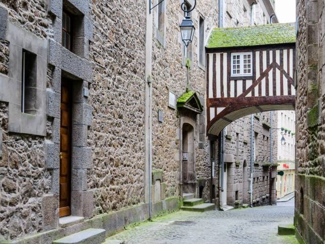 Rua medieval em Saint Malo Rua medieval em Saint Malo