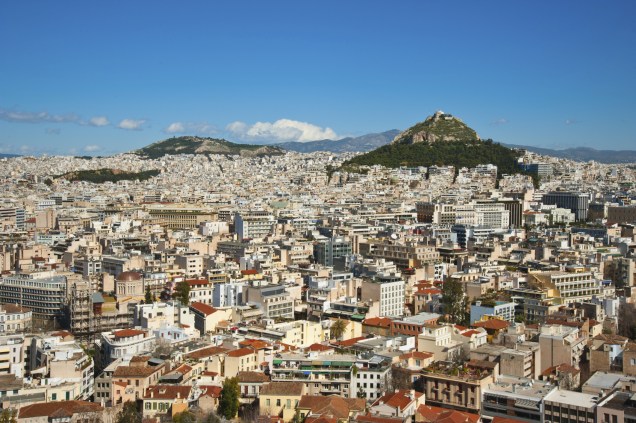 Vista geral de Atenas com o monte Lycabettus ao fundo