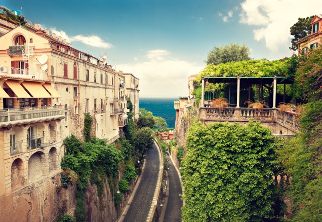 A cidade de Sorrento também é uma atração em si, com belíssima vista para o mar