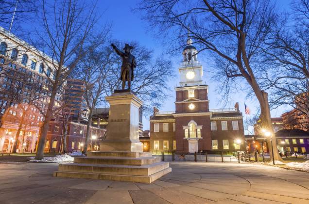 O parque histórico do Independence Hall. A construção ficou marcada como o palco de algumas das decisões mais importantes da história dos Estados Unidos O parque histórico do Independence Hall. A construção ficou marcada como o palco de algumas das decisões mais importantes da história dos Estados Unidos