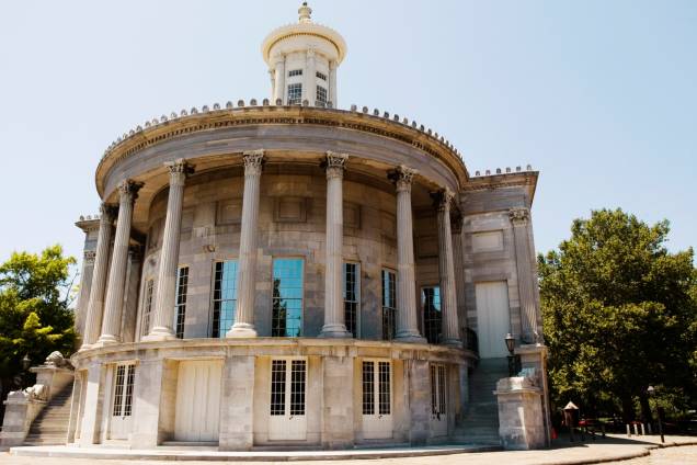 O Merchants Exchange Building é uma construção histórica, erguida em estilo grego, localizado no bairro de Old City, região onde a história dos Estados Unidos se concentra O Merchants Exchange Building é uma construção histórica, erguida em estilo grego, localizado no bairro de Old City, região onde a história dos Estados Unidos se concentra