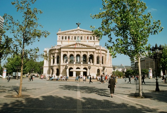 Com shows, concertos e apresentações de dança em sua programação, a Alte Oper de Frankfurt é uma das boas pedidas para quem visita a cidade