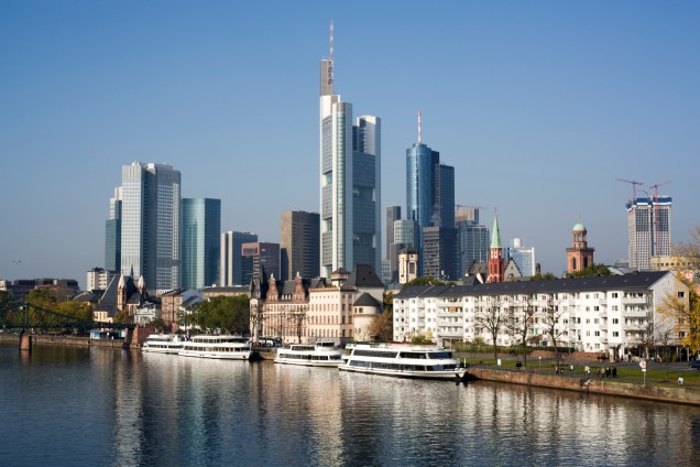 Com aproximadamente 700 mil habitantes, a cidade de Frankfurt é um dos pólos culturais e financeiros mais importantes da Alemanha