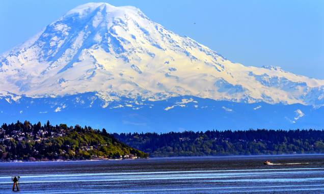 A bela visão do Monte Rainier, nos arredores de Seattle, EUA