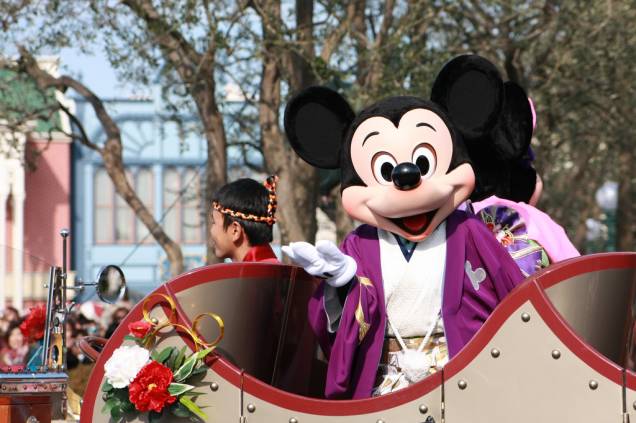 A Tokyo Disneyland fica a cerca de 30 minutos do centro de Tóquio