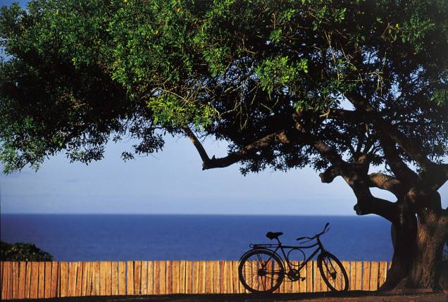 O Quadrado é a marca registrada de Trancoso, um enorme gramado sem iluminação externa e com jeitão colonial O Quadrado é a marca registrada de Trancoso, um enorme gramado sem iluminação externa e com jeitão colonial