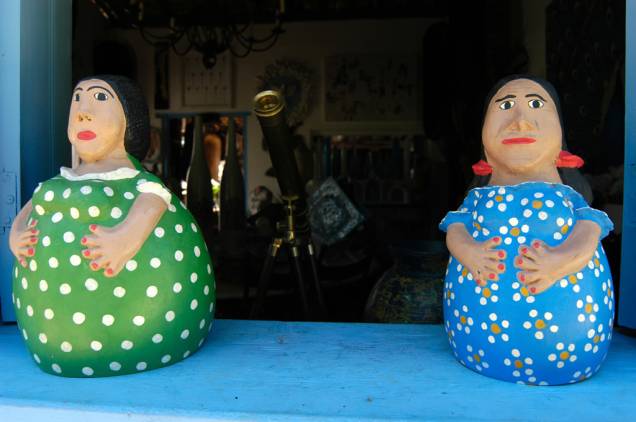 Artesanato no Quadrado, onde galerias de arte, lojas e pousadas habitam as casinhas coloridas do local Artesanato no Quadrado, onde galerias de arte, lojas e pousadas habitam as casinhas coloridas do local