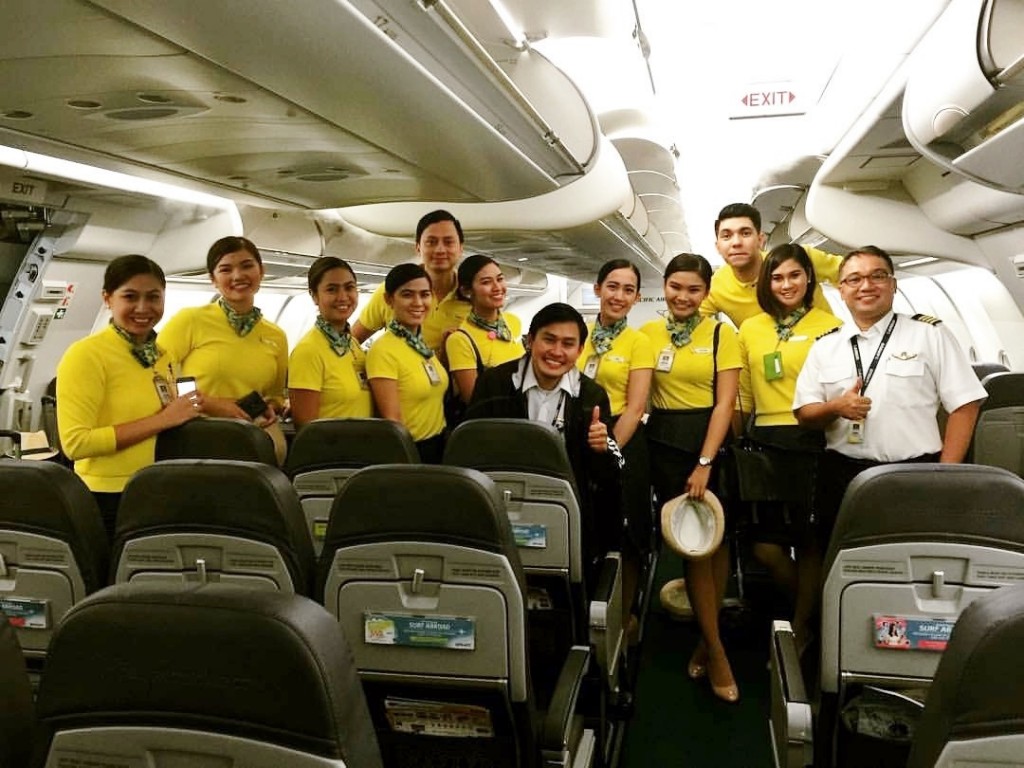 tripulação Cebu Pacific que ajudou bebe a nascer em voo (foto: divulgação)