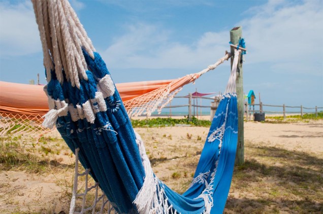 Redes preguiçosas no lugar de quiosques lotados: a praia de Caraíva é sinônimo de tranquilidade