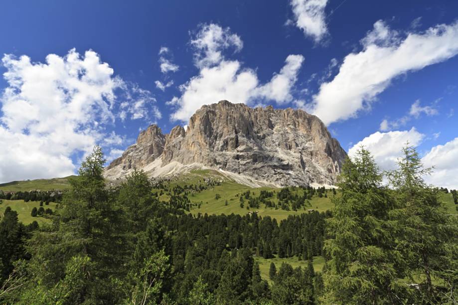 A estrada que liga a capital, Bolzano, ao vale, desvenda paisagens belíssimas 