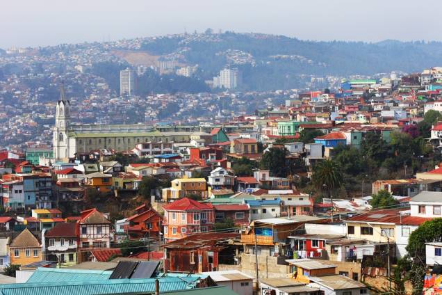 A cidade portuária de Valparaíso, localizada a 144 km de Santiago, é como uma imensa arena que se debruça sobre o Oceano Pacífico 