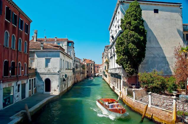 A cidade de Veneza, em um belo dia de sol
