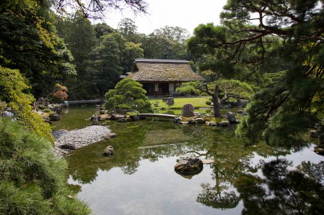 Os jardins são um elemento fundamental na proposta paisagística das casas japonesas e não são exceção na vila imperial Katsura Rikyu