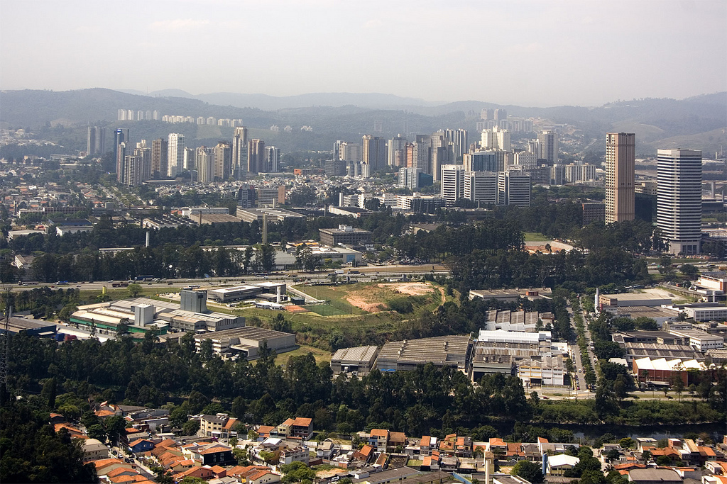 Vista aérea do centro comercial de Alphaville, São Paulo