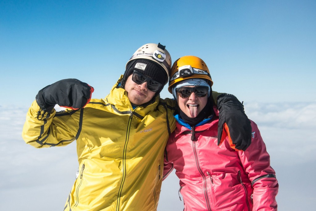 Zach e Lauren no topo do Vulcão Cayambe (foto: divulgação)