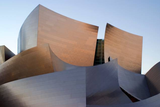 Se acha que o Walt Disney Concert Hall parece o Guggenheim Bilbao, você está certo: o arquiteto é o mesmo, Frank Gehry Se acha que o Walt Disney Concert Hall parece o Guggenheim Bilbao, você está certo: o arquiteto é o mesmo, Frank Gehry