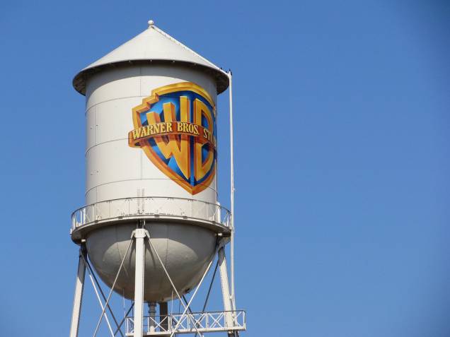 A icônica caixa dágua do estúdio Warner Bros., em Burbank, um subúrbio de Los Angeles A icônica caixa dágua do estúdio Warner Bros., em Burbank, um subúrbio de Los Angeles