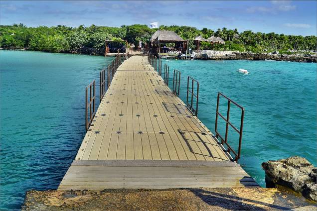 Ponte flutuante em Xel-Há Ponte flutuante em Xel-Há