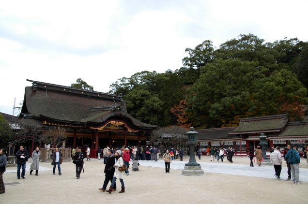 O santuário xintoísta Dazaifu Tenmangu, em Fukuoka, vive repleto de vestibulandos, à procura de uma "ajudinha" na hora das provas