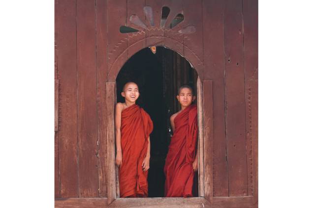 Monastério em Nyaung Shwe Monastério em Nyaung Shwe
