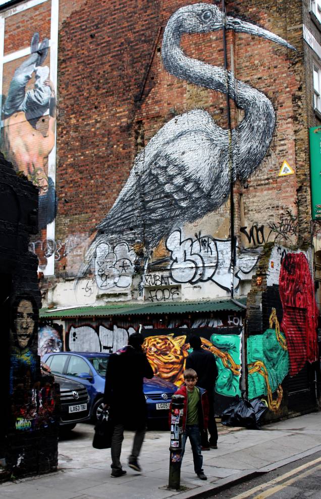 <strong>8. Pássaro: grafite do artista belga ROA </strong>Ao se deparar com essa parede, não deixe de gastar um tempinho admirando a ave do artista belga ROA, que, geralmente, produz imagens de animais e pássaros silvestres e urbanos que são nativos na área em que são pintados. Ele tem obras espalhadas em diversas partes do mundo, com destaque para os trabalhos na Nova Zelândia, como uma taturana produzida em janeiro de 2014 <strong>8. Pássaro: grafite do artista belga ROA </strong>Ao se deparar com essa parede, não deixe de gastar um tempinho admirando a ave do artista belga ROA, que, geralmente, produz imagens de animais e pássaros silvestres e urbanos que são nativos na área em que são pintados. Ele tem obras espalhadas em diversas partes do mundo, com destaque para os trabalhos na Nova Zelândia, como uma taturana produzida em janeiro de 2014