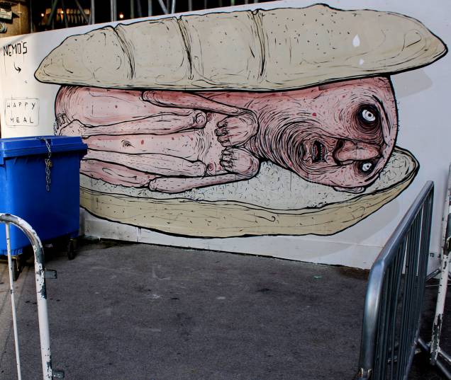 <strong>4. Construtivismo de Nemos</strong> Vale lembrar que a arte de rua e o graffiti têm uma influência muito forte em uma categoria artística: o construtivismo, que é focada em apresentar como o meio influencia o indivíduo e vice-versa. Isso pode ser visto na obra de Nemos, que transmite uma mensagem social por intermédio de ações poéticas e surreais, como se os seus personagens pertencessem a um conto de fadas <strong>4. Construtivismo de Nemos</strong> Vale lembrar que a arte de rua e o graffiti têm uma influência muito forte em uma categoria artística: o construtivismo, que é focada em apresentar como o meio influencia o indivíduo e vice-versa. Isso pode ser visto na obra de Nemos, que transmite uma mensagem social por intermédio de ações poéticas e surreais, como se os seus personagens pertencessem a um conto de fadas