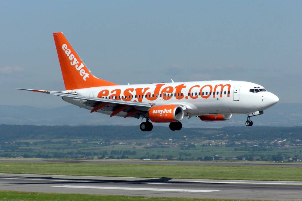 Avião da companhia aérea EasyJet Avião da companhia aérea EasyJet