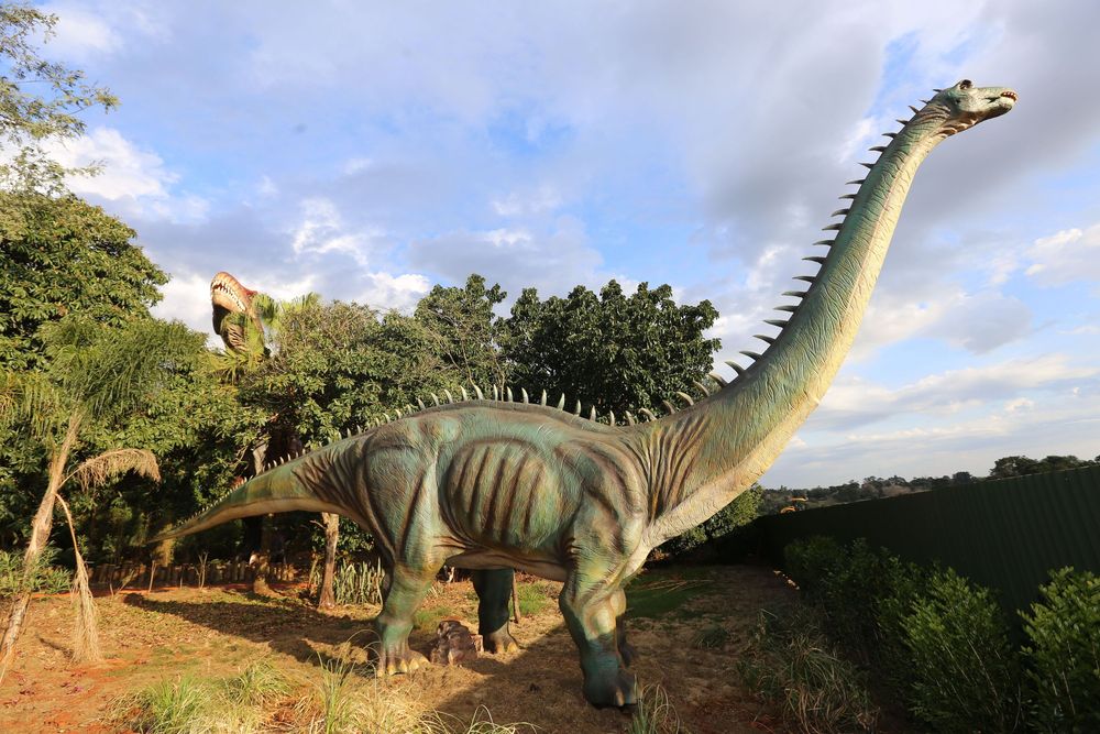 O Vale dos Dinossauros apresenta 20 réplicas dos antigos habitantes de nosso planeta