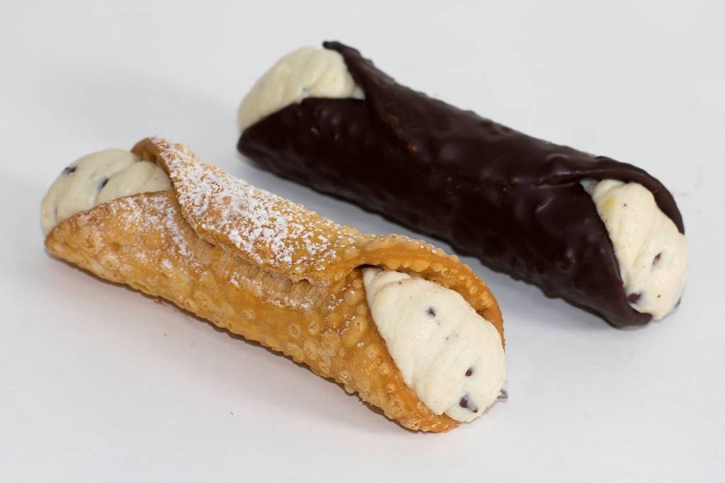 Cannoli tradicional ou de chocolate do Cake Boss