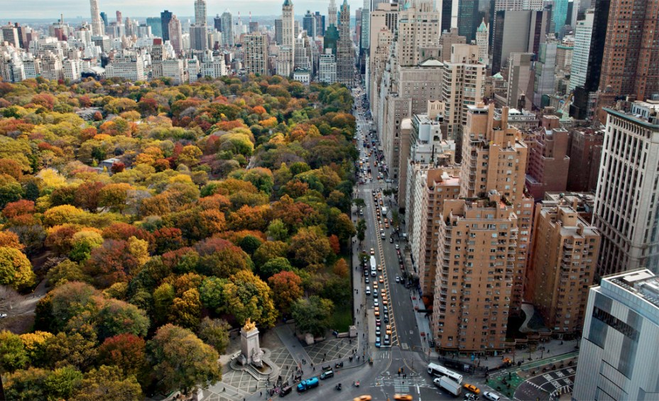 Quando começa o Central Park, as ruas ficam mais elegantes, com fachadas luxuosas e carrões na porta. Todo este glamour de Uptown vem desde 1850, quando as gangues da cidade travavam batalhas no sul de Manhattan e os habitantes mais endinheirados mudaram-se para no norte