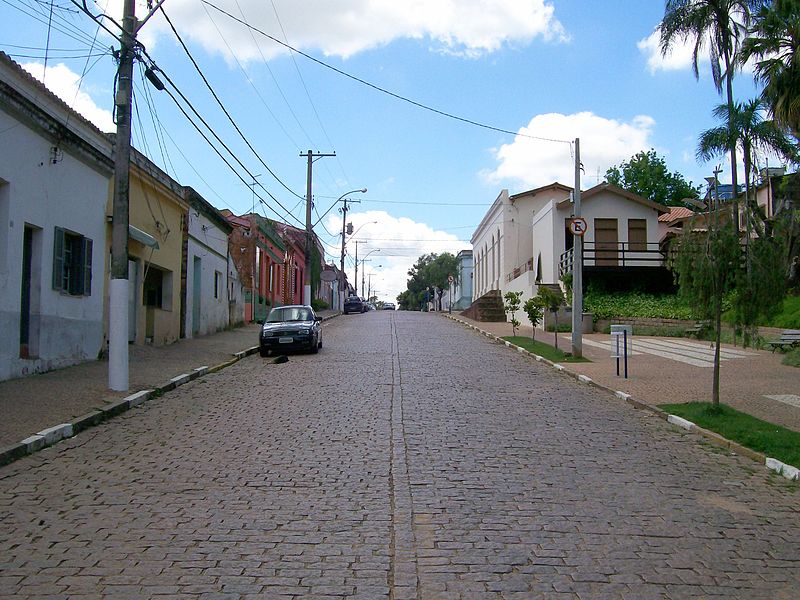 A rua principal de Joaquim Egídio é uma remissão ao passado