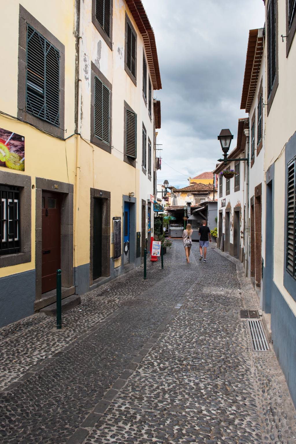 Ruela do Centro Histórico de Funchal, na Ilha da Madeira Portugal