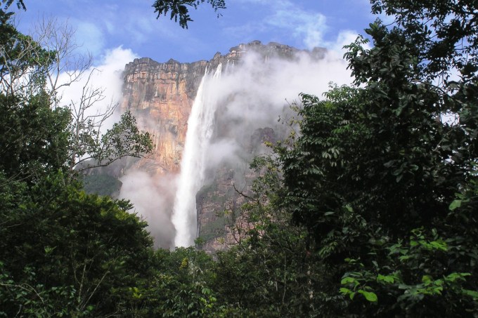 Salto Angel, a maior cachoeira do mundo, na Venezuela