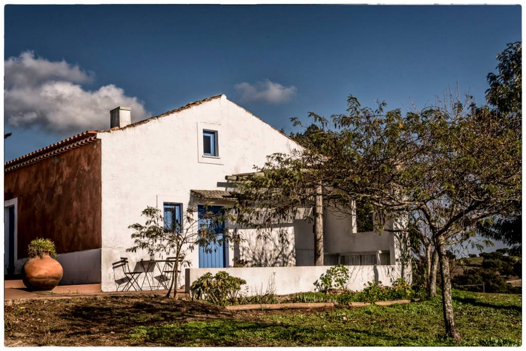 Detalhe da lateral: arquitetura tipicamente alentejana