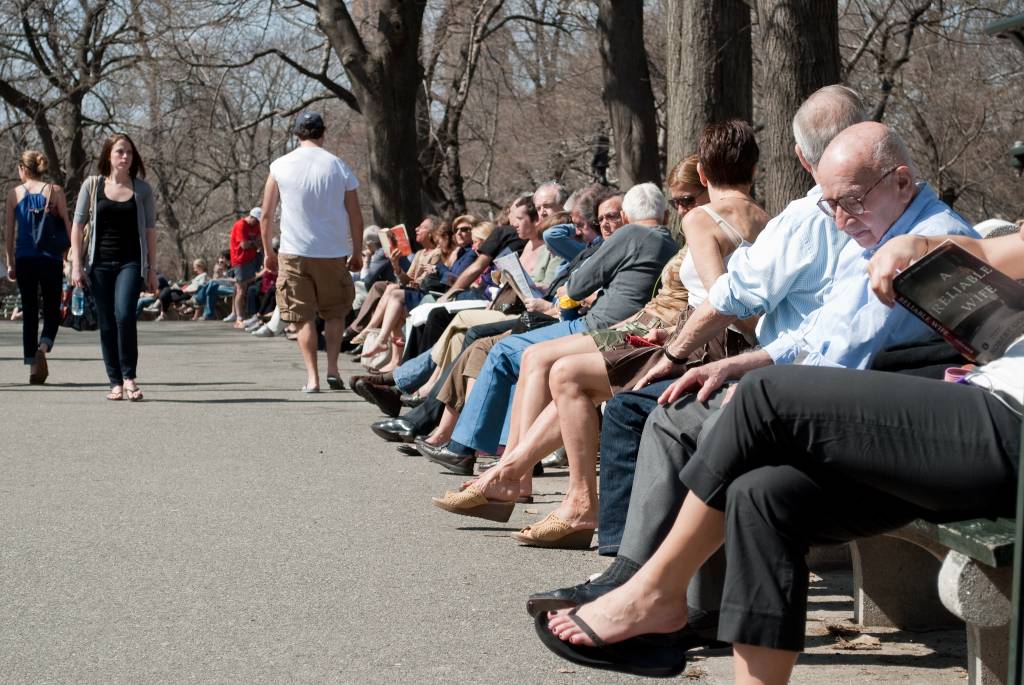 Todo mundo quer um lugar ao sol no Central Park aos fins de semana