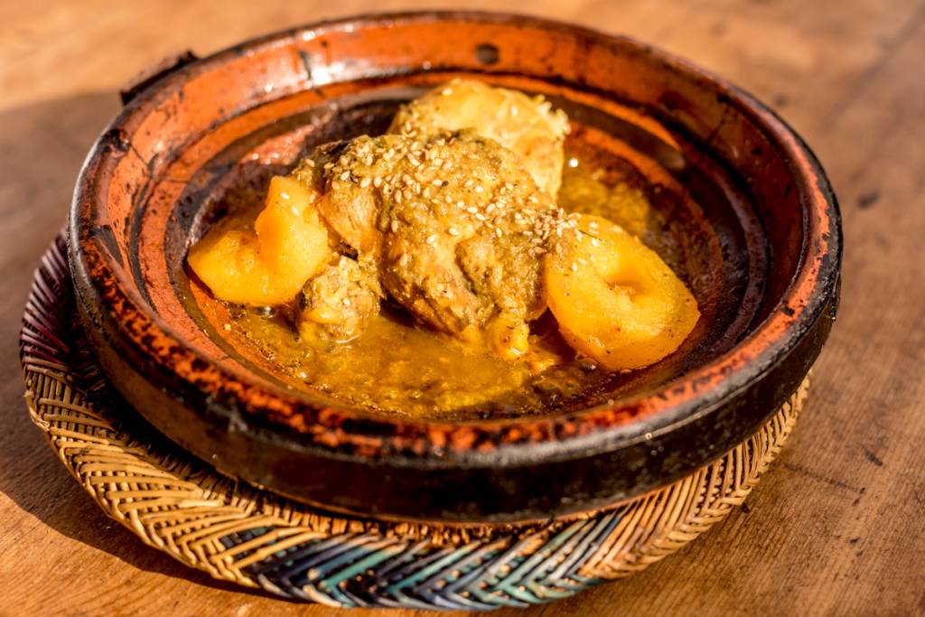 Tajine de frango com peras caramelizadas do Cafe des Epices: imperdível