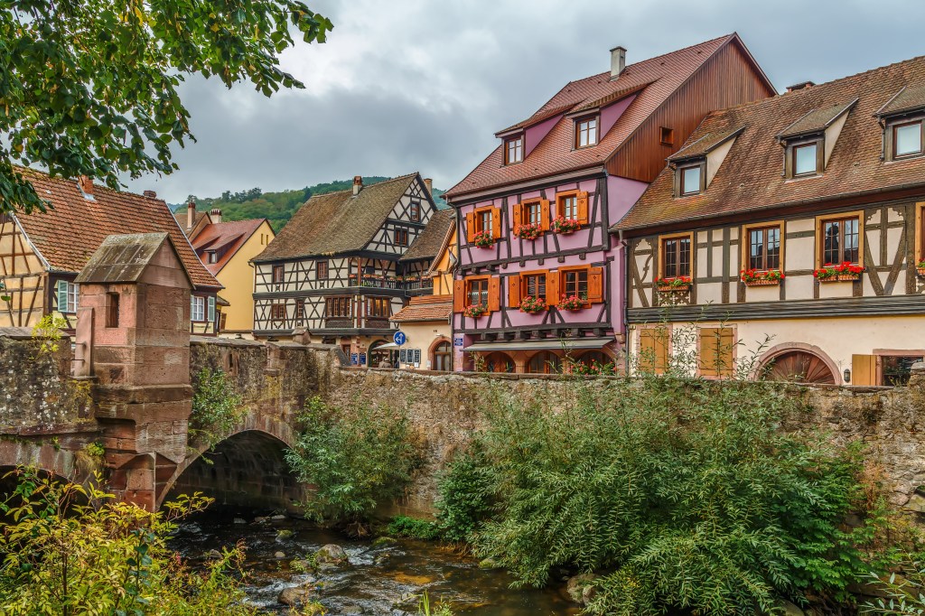 Cidade de Kaysersberg, na Alsácia, França, eleita a favorita dos franceses em 2017
