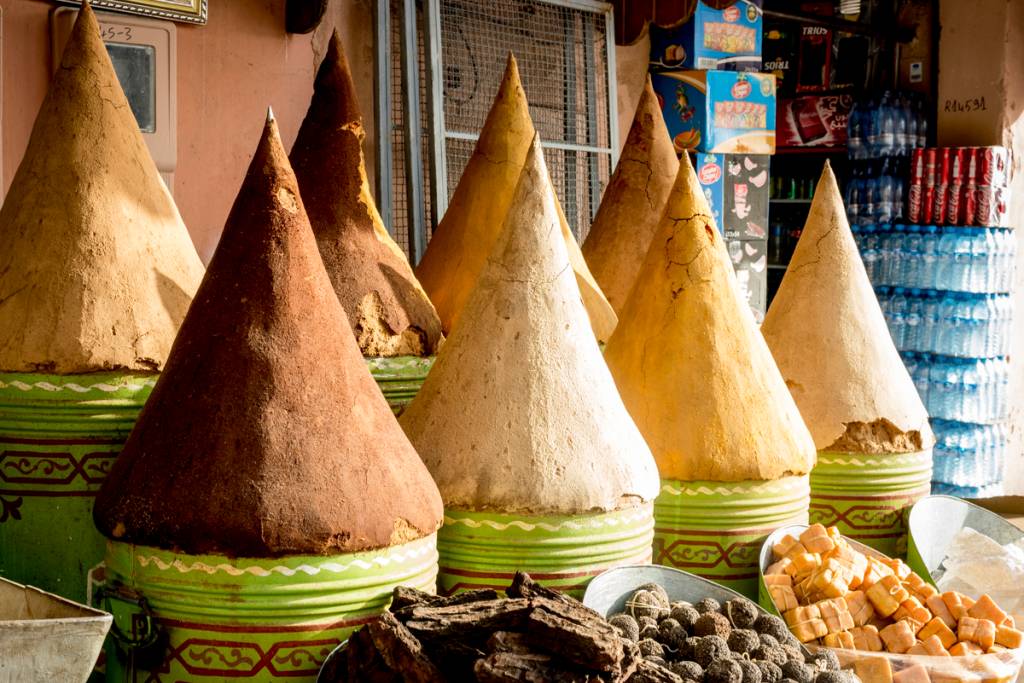 Pirâmides de temperos no Mercado de Especiarias