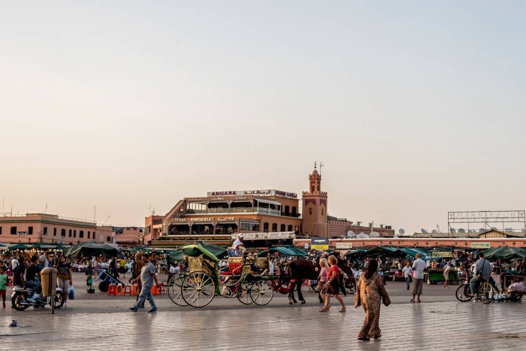 A Praça Jemaa-el-Fna, o coração de Marrakesh: a uma curta distância