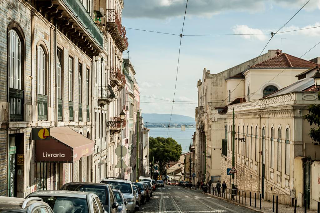 O trilho do bonde elétrico nas ruelas da Graça: como em Santa Teresa