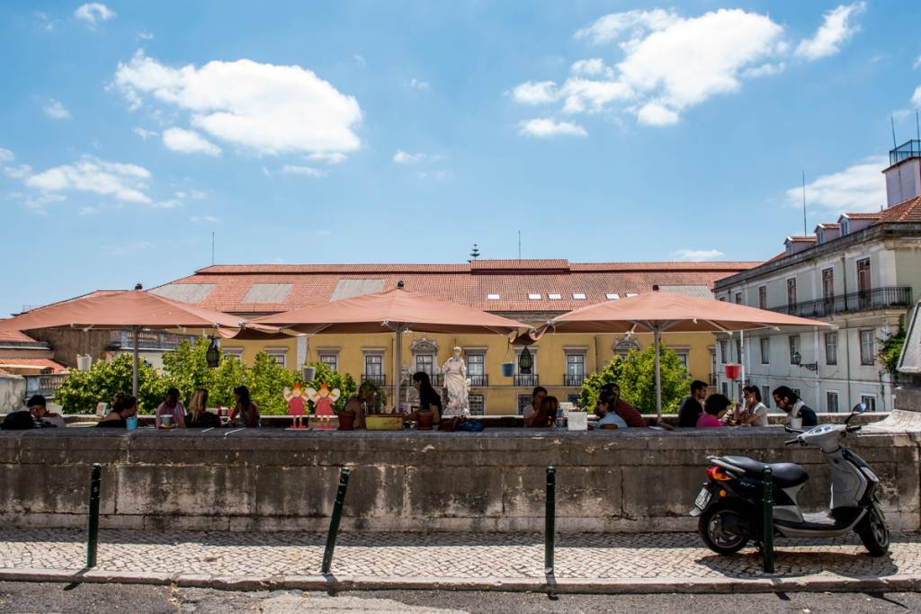 A esplanada vista de cima, a partir da entrada da pâtisserie