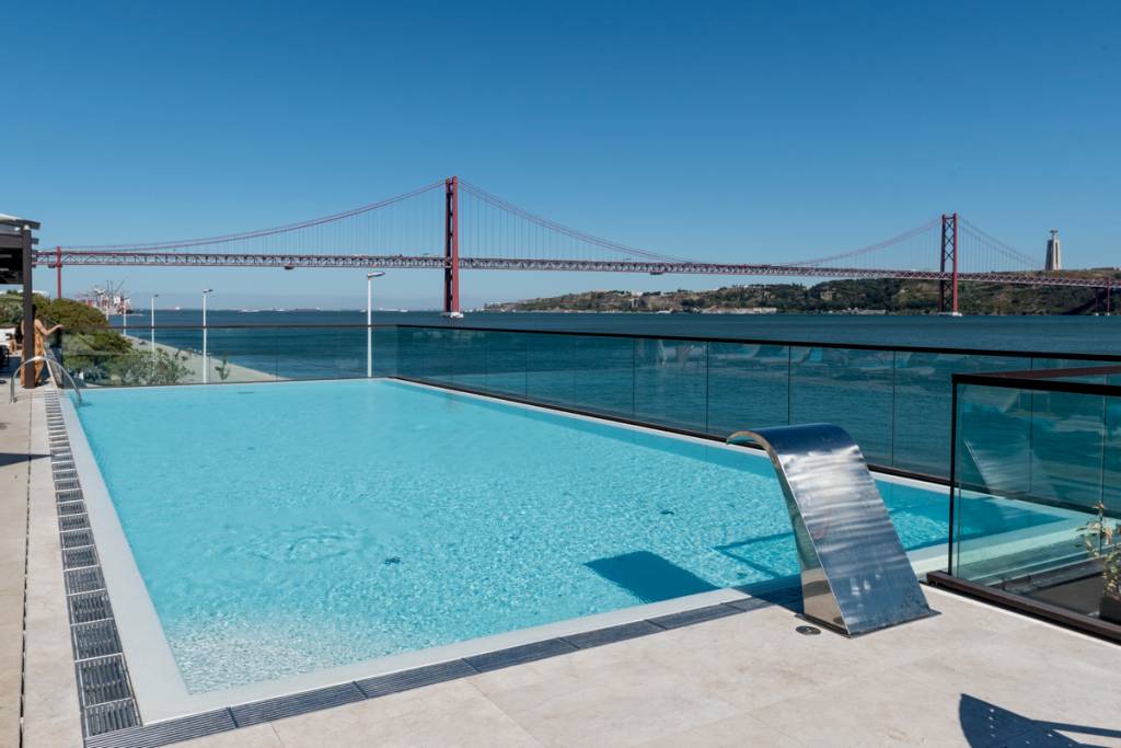 A já famosa piscina: um oásis no calor do verão