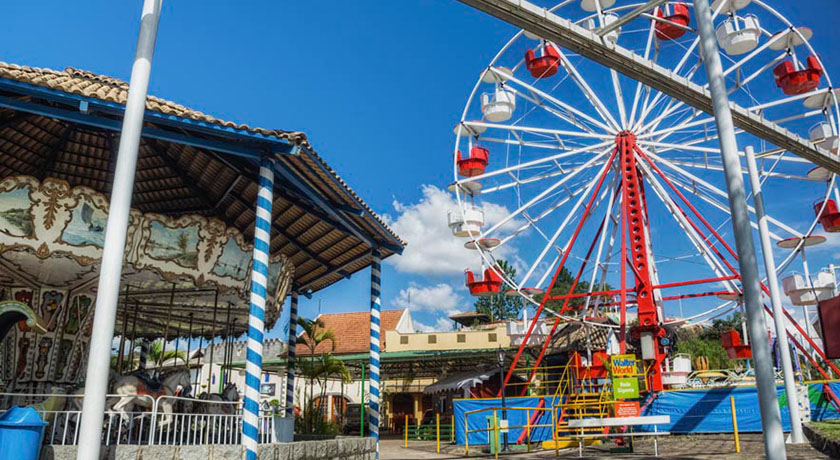 Water Word garante a diversão da criançada e é um mergulho na atmosfera dos parques de diversões clássicos. Crédito: