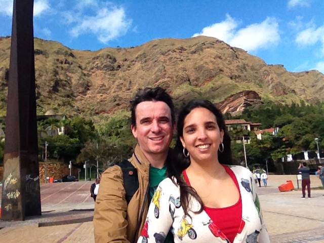 Marden Couto, fotógrafo, e Luana Bastos, jornalista, são profissionais especializados em turismo criadores do blog Turismo de Minas, referência em conteúdo de viagem sobre Minas Gerais